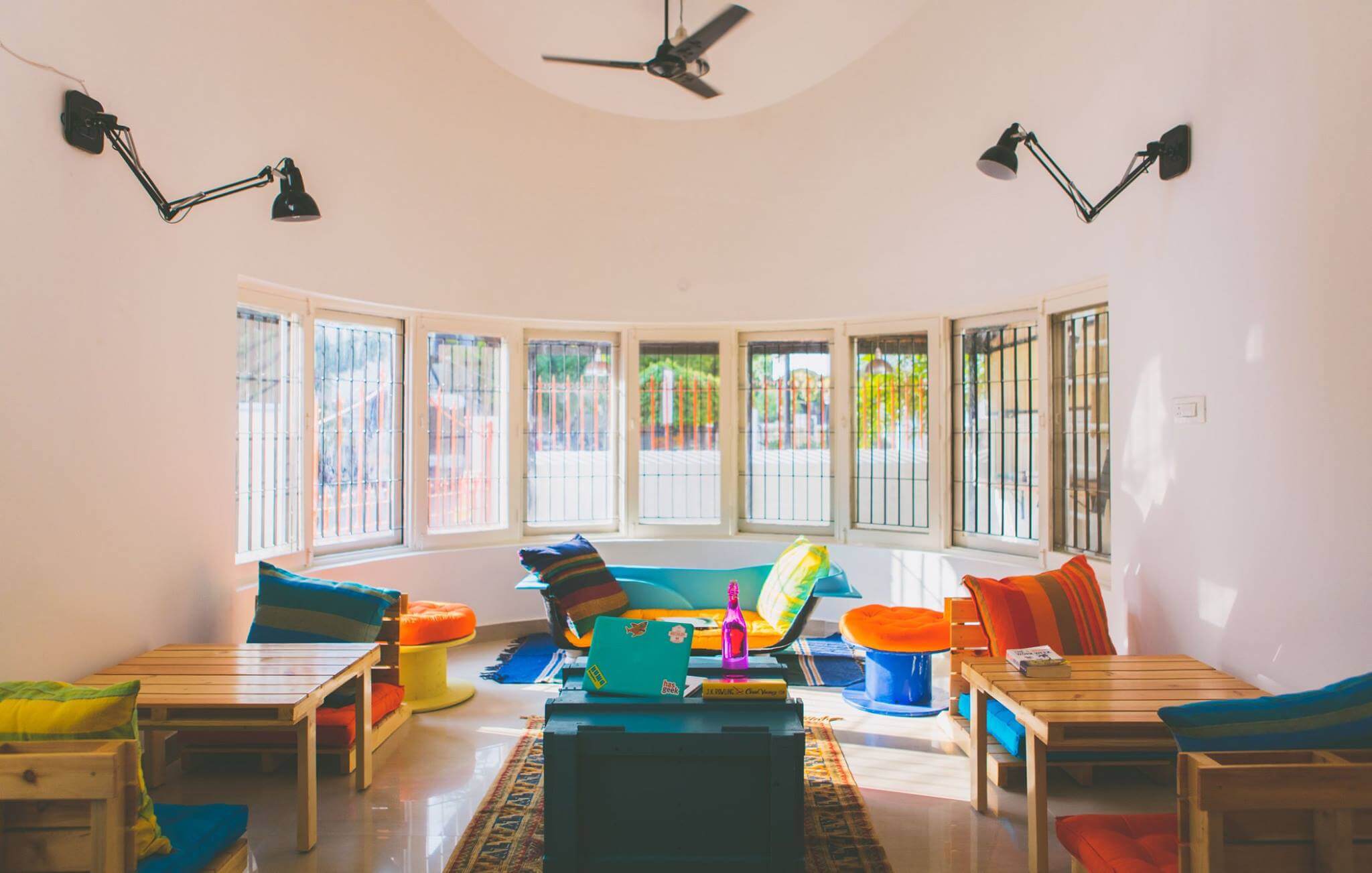 Construkt, the hostel-cum-coworking space for those traveling entrepreneurs is one of the top 10 Bangalore coworking spaces in the country | Invoiceberry blog